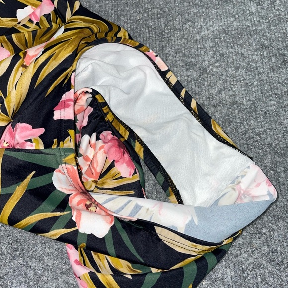 **NWOT* Shade and Shore 1 piece floral bathing suit with ruffle top. - Picture 5 of 8
